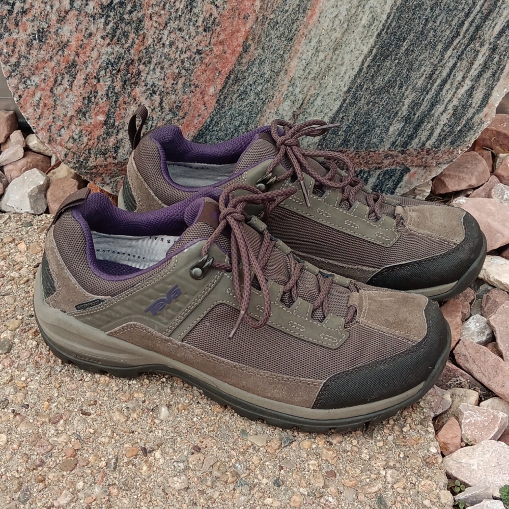 Teva brown lace up hiking shoes women's sz 10.5